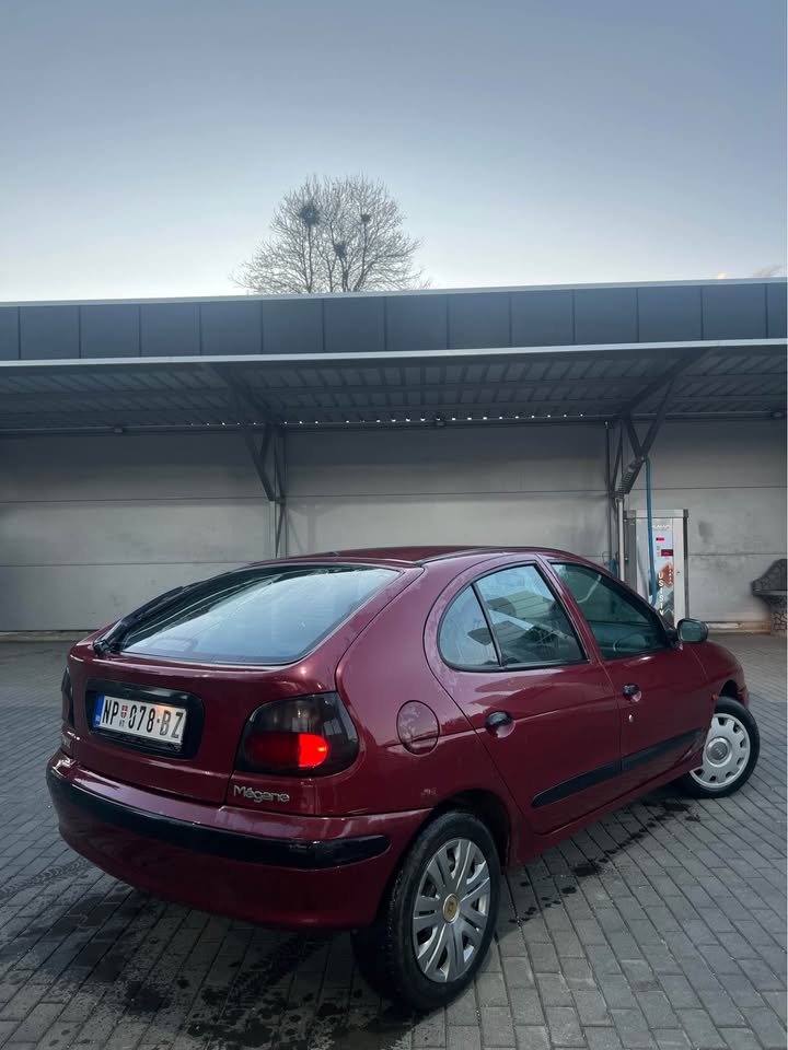 Na prodaju Renault Megane 1.6 benz-01