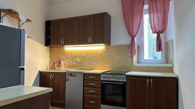 Izdaje se kompletno namešten stan – Zeleni Venac